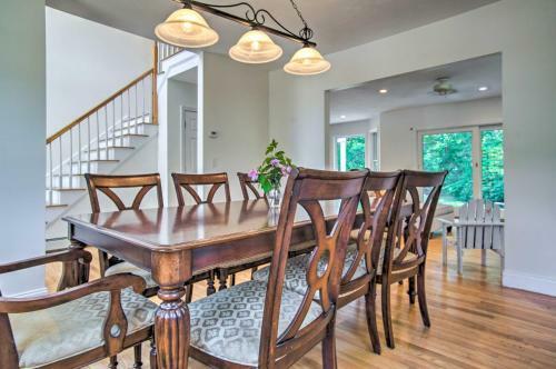 Marion Home With Private Deck Less Than 1 Mi From Beach