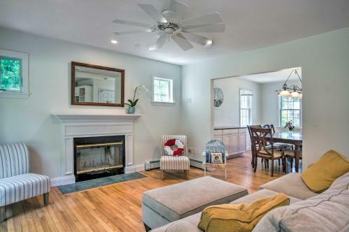 Marion Home With Private Deck Less Than 1 Mi From Beach