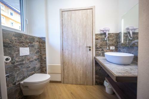 Hostal Around Lago Maggiore Rooms