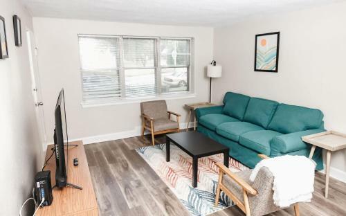 Private Apartment In University City With Pool