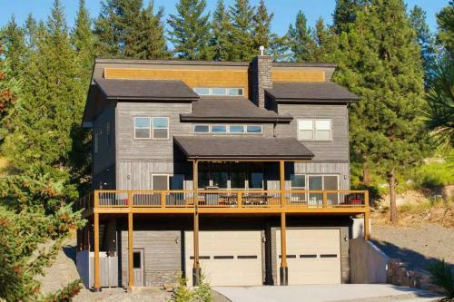 Dream Mountain Lake House! 2 King Master Bedrooms!