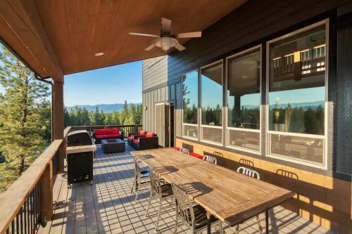 Dream Mountain Lake House! 2 King Master Bedrooms!