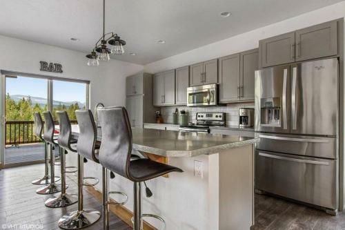 Dream Mountain Lake House! 2 King Master Bedrooms!