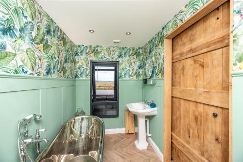The Caswell Bay Hide Out