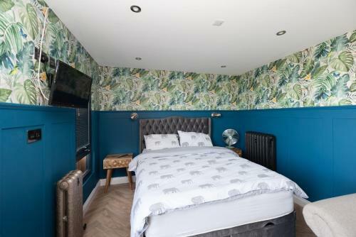 The Caswell Bay Hide Out