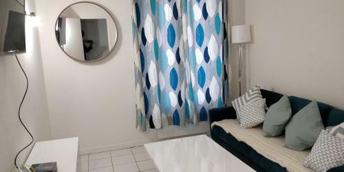 Modern 1 Bedroom Apartment Near The Metro.