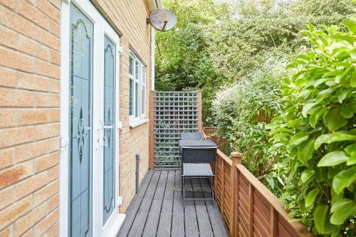 Host & Stay - Rosemount Apartment