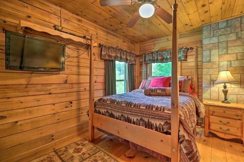 Rustic Boone Abode With Private Yard And Hot Tub!
