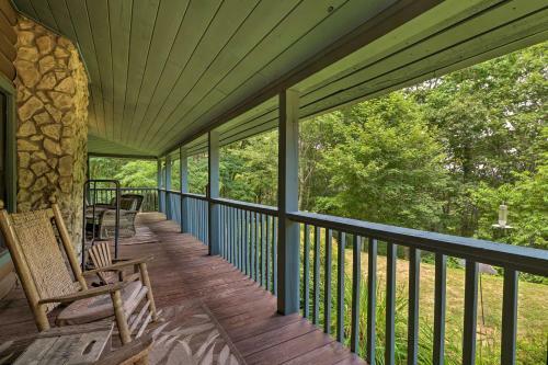 Rustic Boone Abode With Private Yard And Hot Tub!