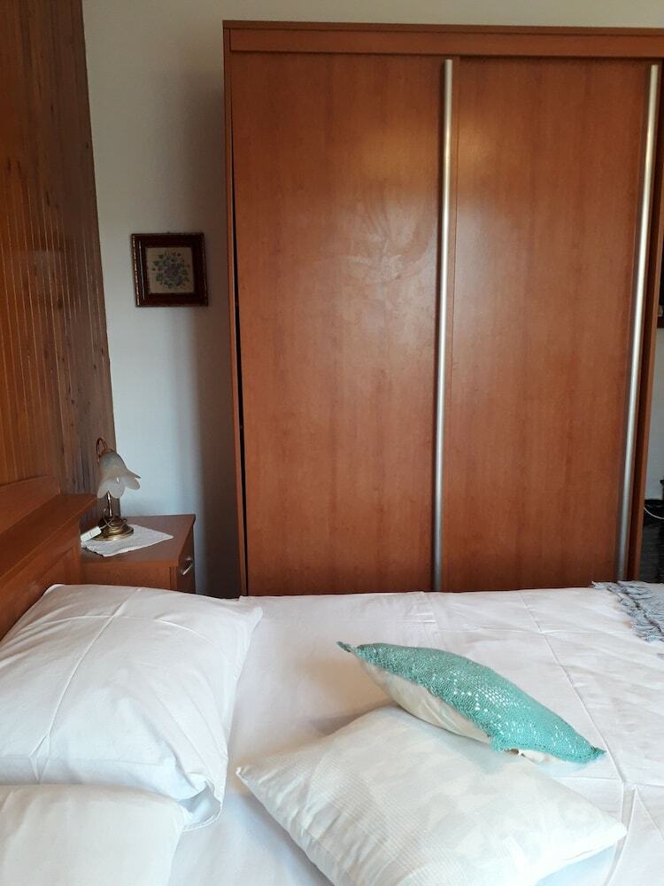 Hostal Guest House Roza