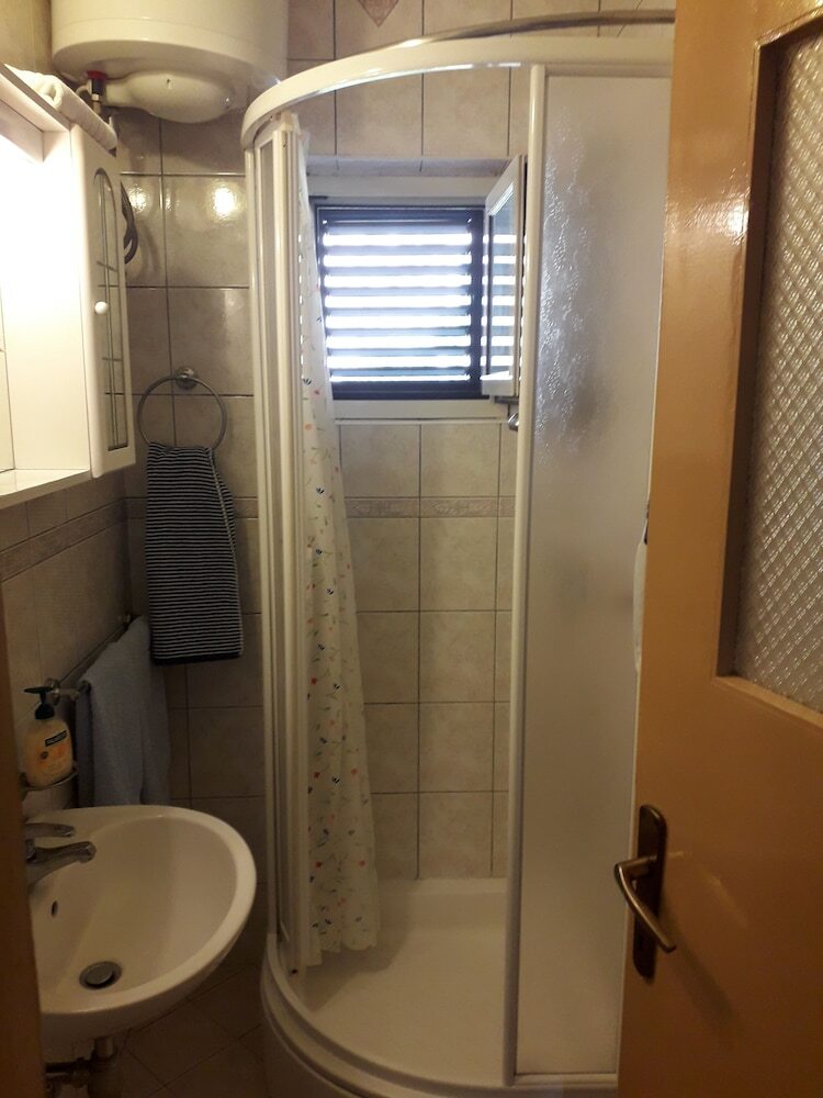 Hostal Guest House Roza