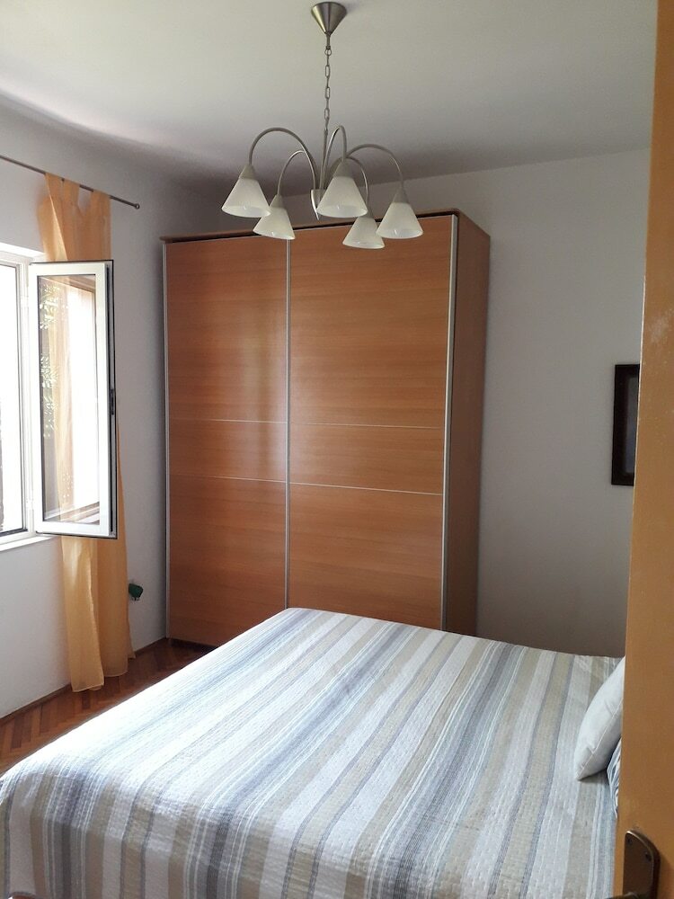 Hostal Guest House Roza