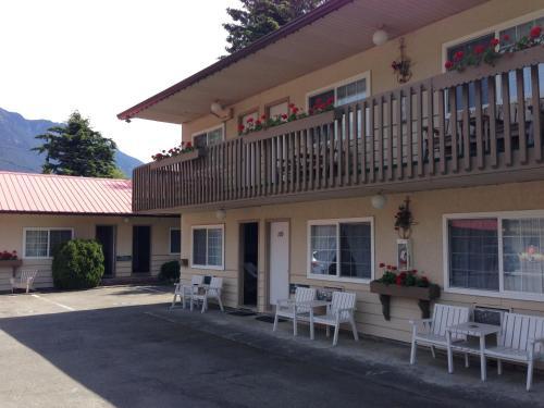 Red Roof Motor Inn