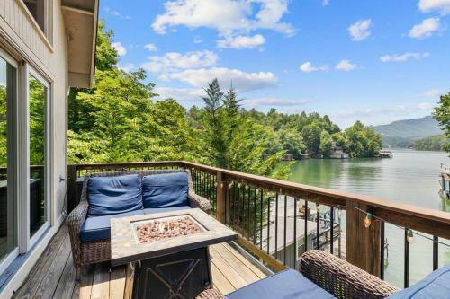 Lakefront Home W/ Mountain Views -boating & Kayaks
