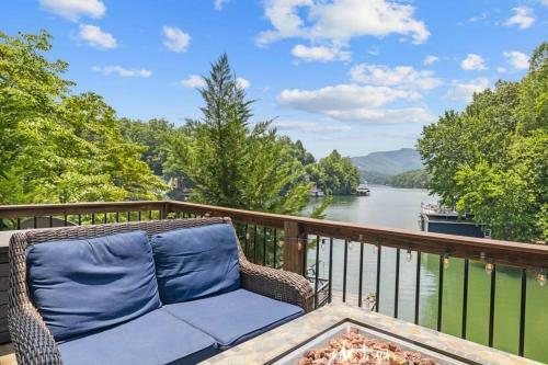 Lakefront Home W/ Mountain Views -boating & Kayaks