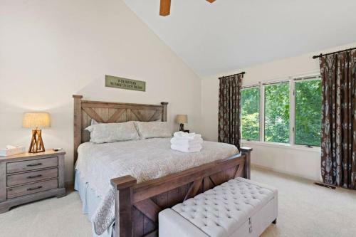 Lakefront Home W/ Mountain Views -boating & Kayaks