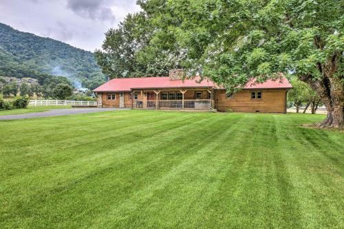 Campbell Retreat In Maggie Valley With Deck!
