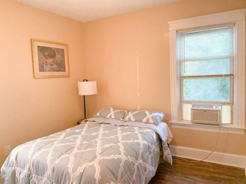 Apartamento Cozy & Sunny 3 Bed 1 Bath Near Providence!