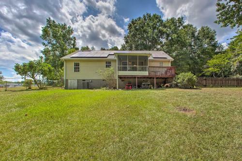 Greenville Cottage With Private Backyard And Deck