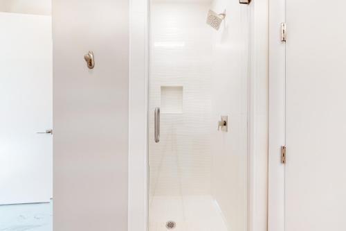 Dolphin Paradise Unit B