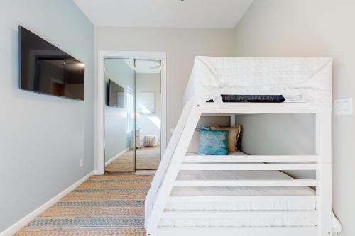 Dolphin Paradise Unit B