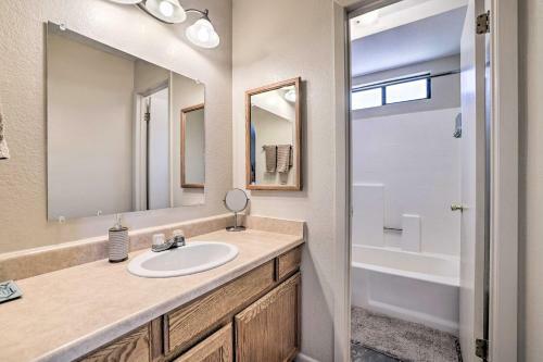 Quaint And Welcoming Kanab Home With Fire Pit!