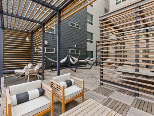 Chic 2br Apartment W Balcony By Stay Gia