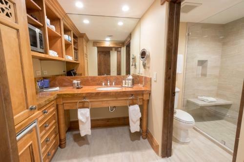 Deluxe One Bedroom Suite Apartment Hotel