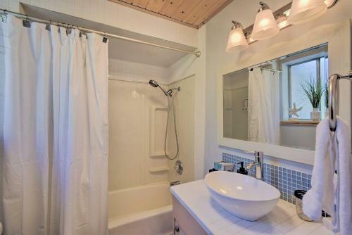 Waterfront Gig Harbor Home With Furnished Deck