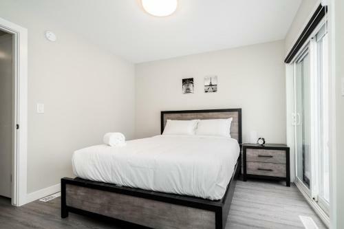 372 Enfield Crescent, 2