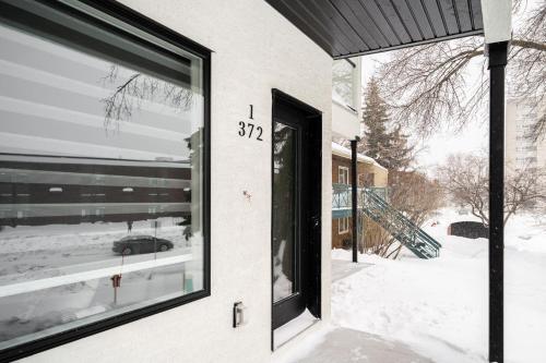372 Enfield Crescent, 2