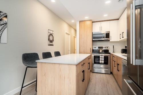 372 Enfield Crescent, 2
