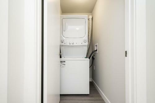 372 Enfield Crescent, 3
