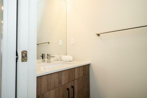 372 Enfield Crescent, 3