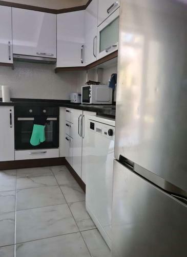 Stunning 2-bedroom Apartment With Pool