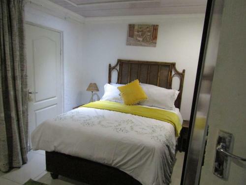 Hostal Phomolong Guest House Soweto