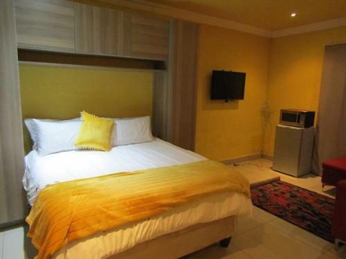 Hostal Phomolong Guest House Soweto