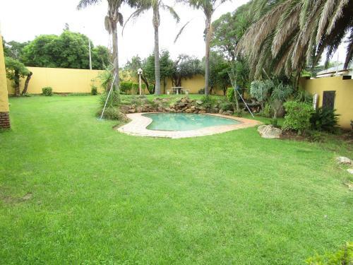 Hostal Phomolong Guest House, Westgate, Roodeporte
