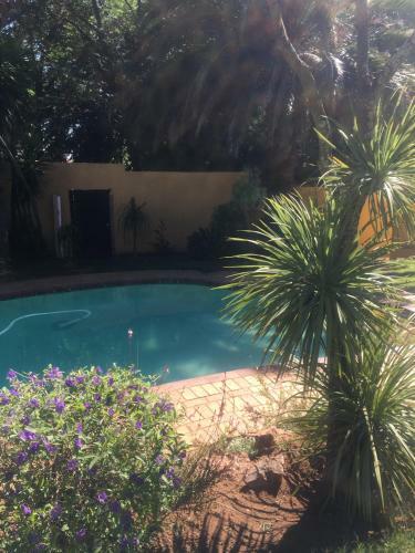 Hostal Phomolong Guest House, Westgate, Roodeporte