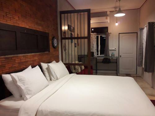 Hostal Baan Hotelier Resort
