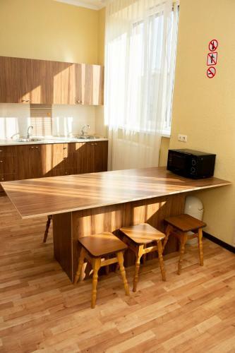 Monada Hotel & Hostel