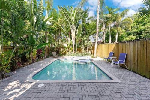 House With Pool Close To Shopping And Beach
