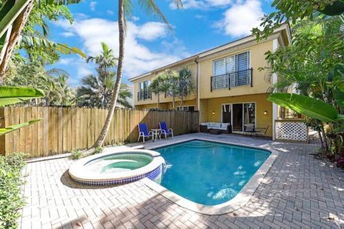 House With Pool Close To Shopping And Beach