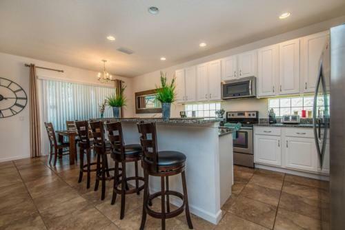 Desirable Solterra - 6 Bdm With Pool Spa Villa