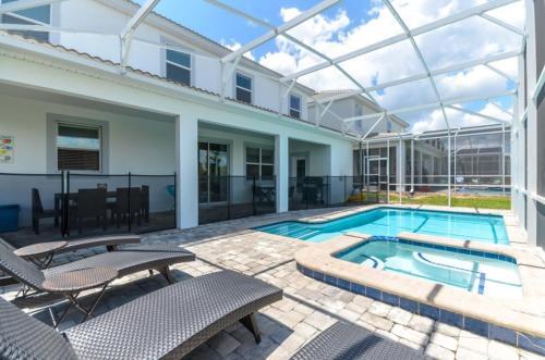 South Facing Pool & Spa - 6 Bdm Villa Villa