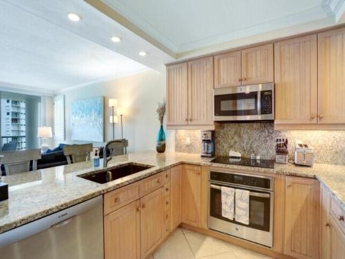 Apartamento Beachfront Condo With Pool