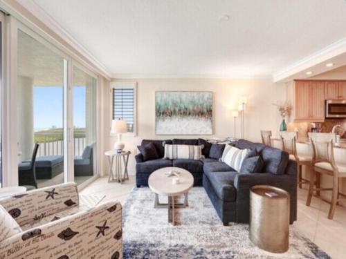 Apartamento Beachfront Condo With Pool