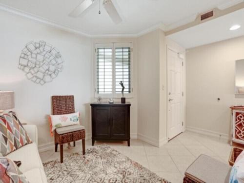 Apartamento Beachfront Condo With Pool