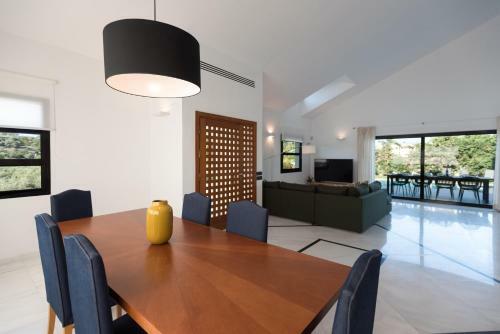 Gregory's Luxury Villa In Chania-70m2 Pool-2000m2 Garden And Plot