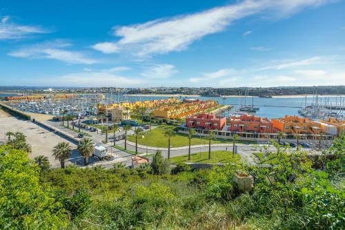 Stylish Apartment With Marina View And Aircon